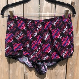 Cute patterned shorts size M
